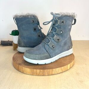 Sorel Gray Winter Boots with Faux Fur Trim
